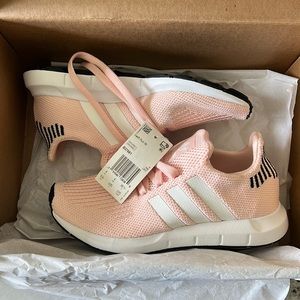 NWT. Adidas Swift Run W. Size 5.5